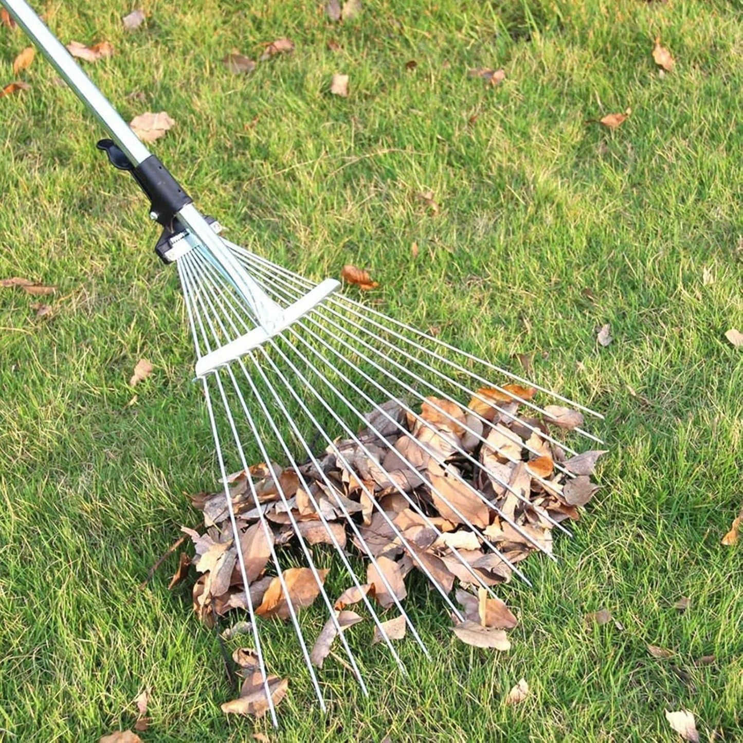 Versatile Telescopic Garden Rake Cleaning Tool